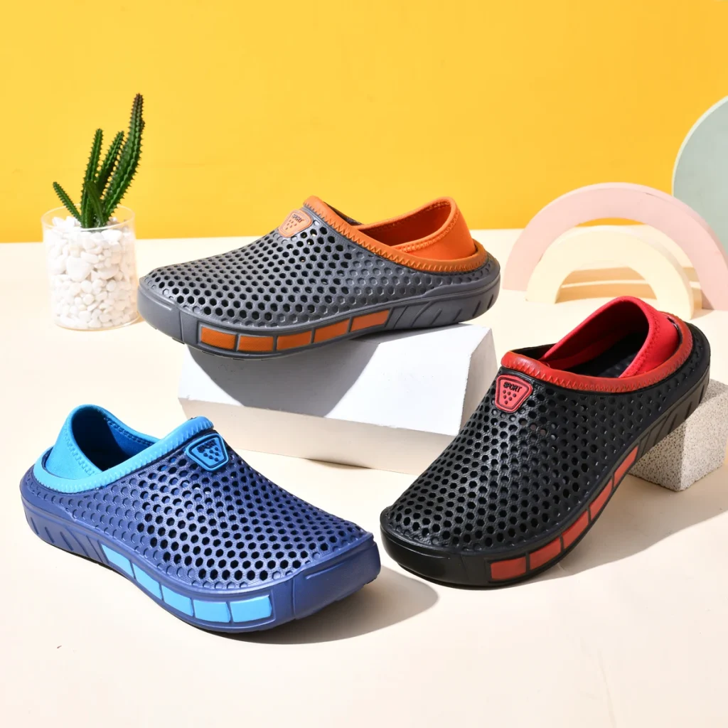 Breathable and lightweight, these men’s casual clogs are highly versatile! Available in multiple colors, they redefine summer tr
